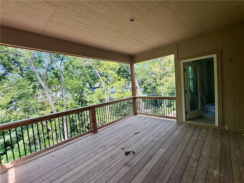 8646 Eagle Creek Dr, De Soto, KS 66018