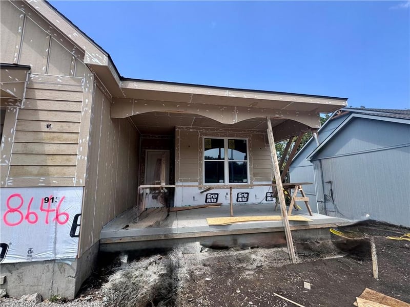 8646 Eagle Creek Dr, De Soto, KS 66018
