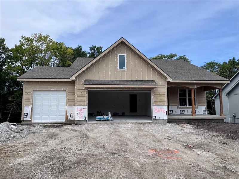 8646 Eagle Creek Dr, De Soto, KS 66018