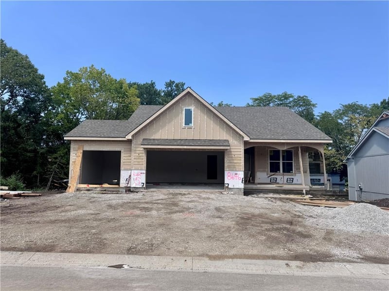 8646 Eagle Creek Dr, De Soto, KS 66018