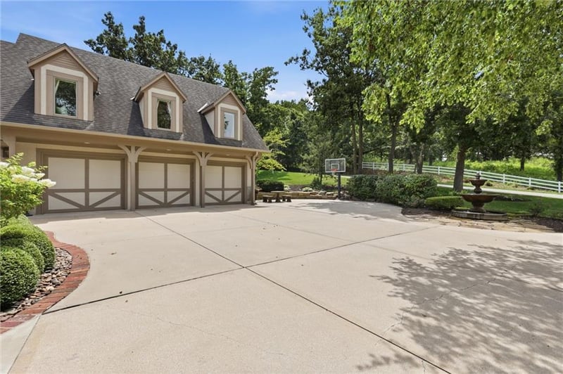 206 South Shore Dr, Lake Winnebago, MO 64034