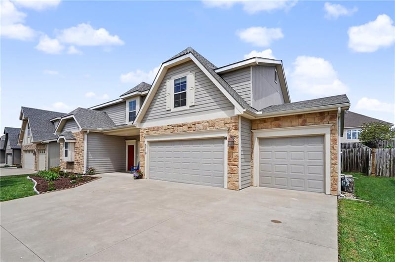 5710 Silverstone Dr, Lawrence, KS 66049