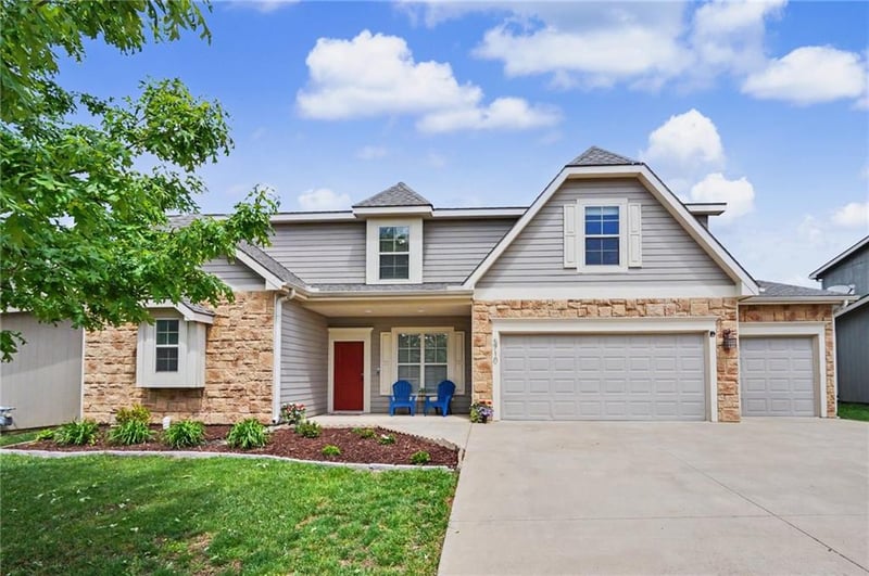 5710 Silverstone Dr, Lawrence, KS 66049