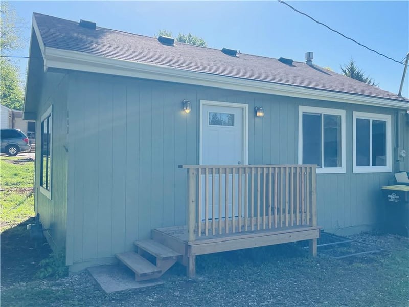 602 Eisenhower Rd, Lansing, KS 66043