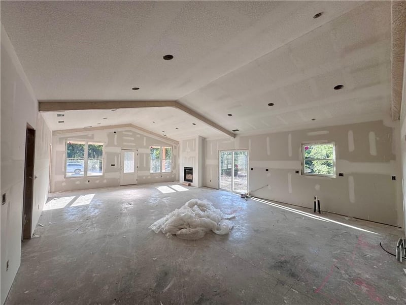 8479 Eagle Creek Dr, De Soto, KS 66018