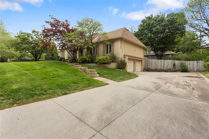 3901 Sherman Dr, Independence, MO 64055