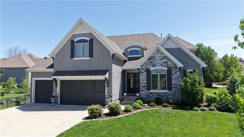 11607 158th Ter, Overland Park, KS 66221