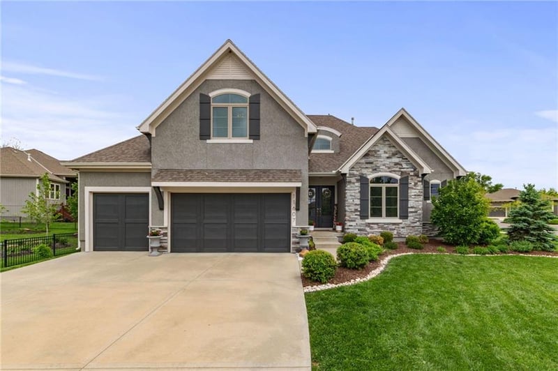 11607 158th Ter, Overland Park, KS 66221
