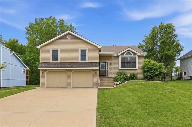 913 Park Ave, Leavenworth, KS 66048