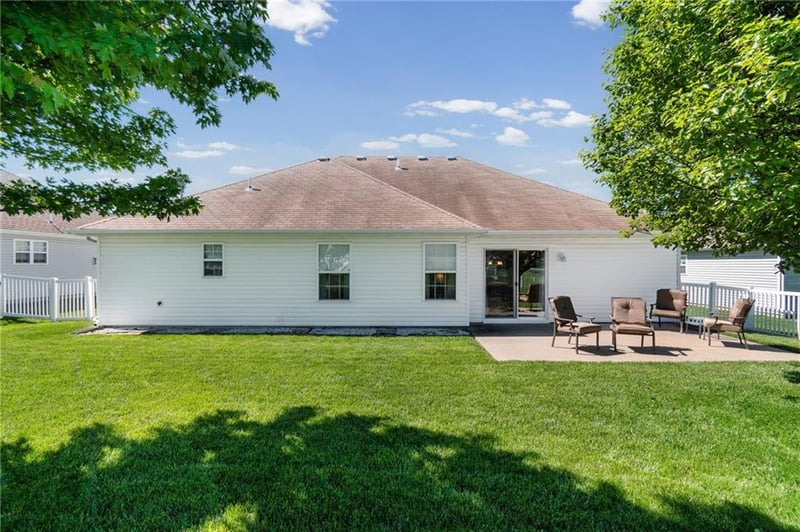 1016 Carlisle Dr, Raymore, MO 64083