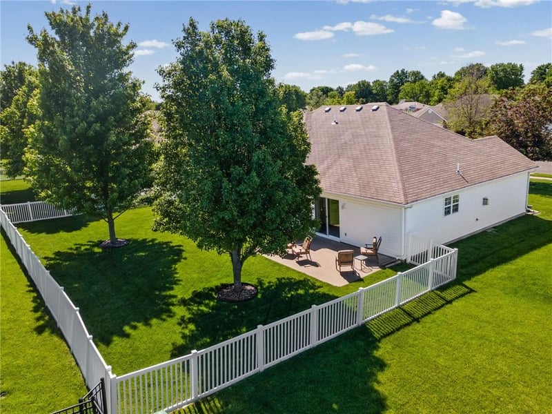 1016 Carlisle Dr, Raymore, MO 64083
