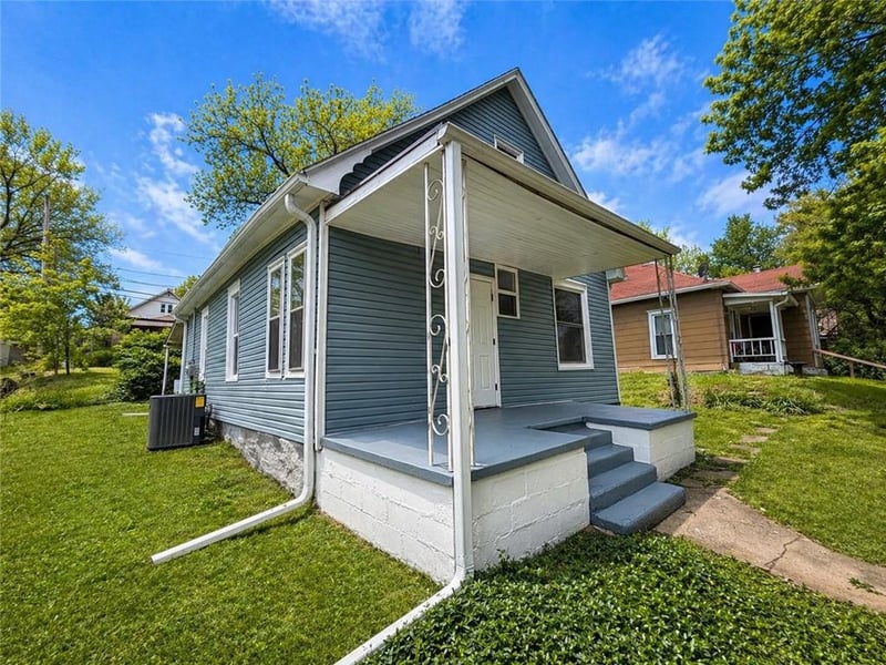 3014 Olive St, St Joseph, MO 64507