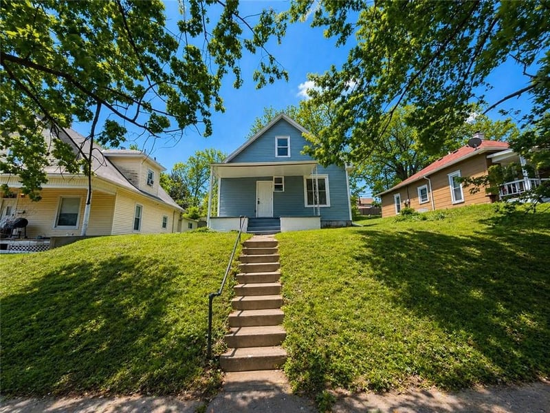 3014 Olive St, St Joseph, MO 64507
