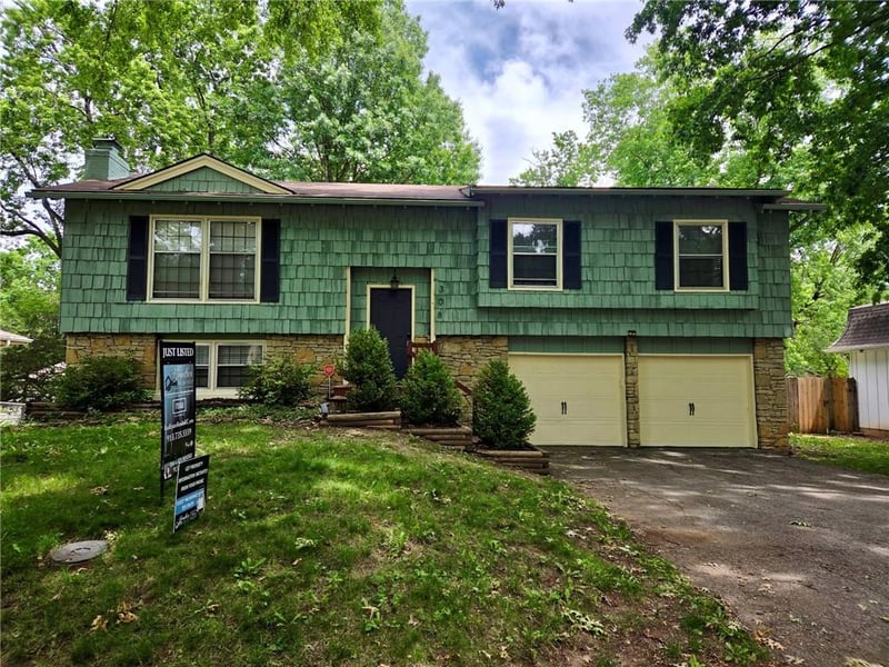 308 Cardinal Dr, Olathe, KS 66062