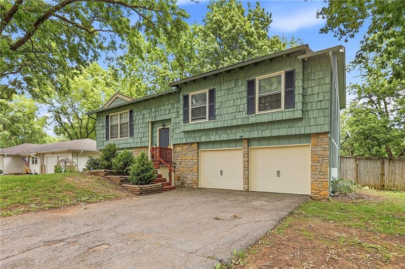 308 Cardinal Dr, Olathe, KS 66062