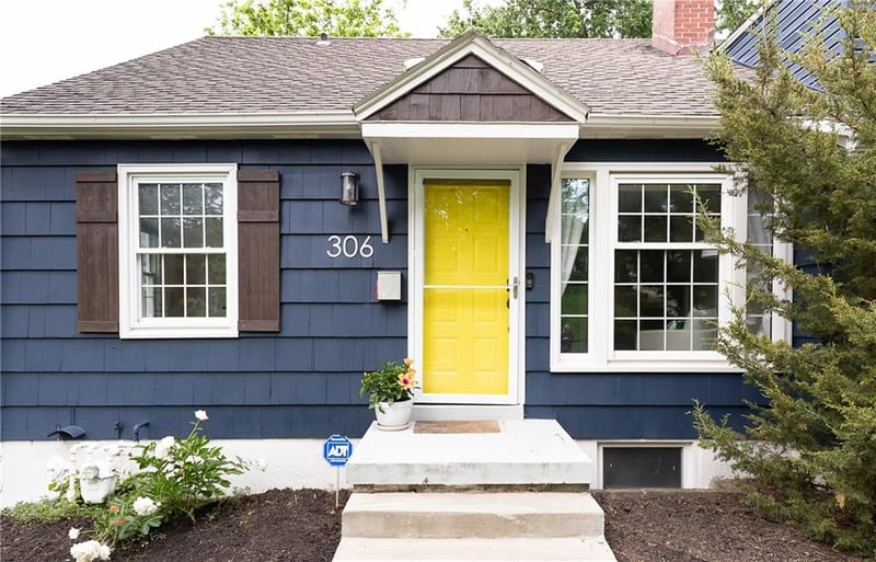 306 E Dartmouth Rd, Kansas City, MO 64113