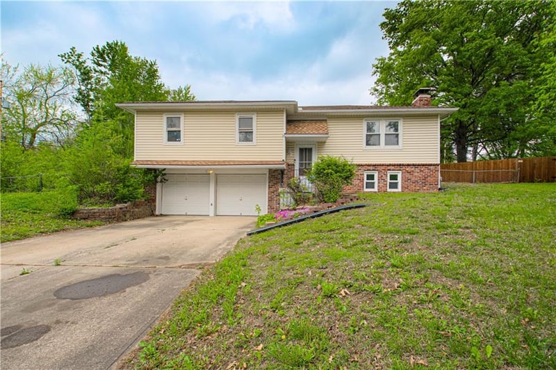 823 Englewood St, Lansing, KS 66043