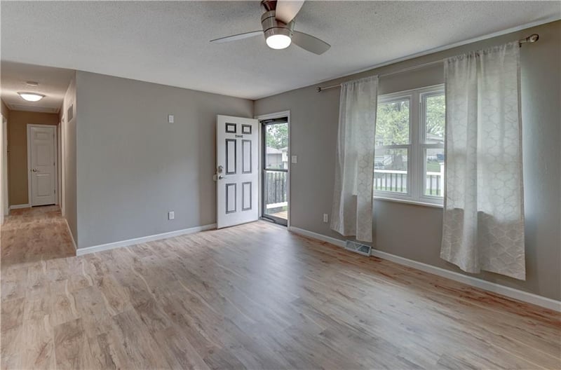 1612 Ponca Dr, Independence, MO 64058