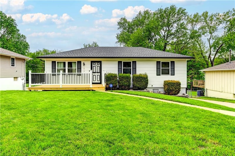 1612 Ponca Dr, Independence, MO 64058