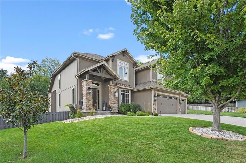 1301 Timberline Ct, Lee's Summit, MO 64064