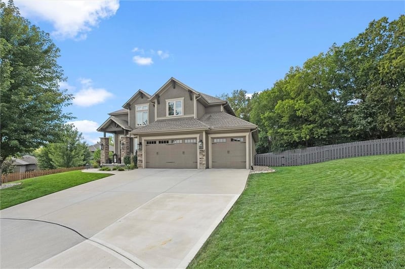 1301 Timberline Ct, Lee's Summit, MO 64064