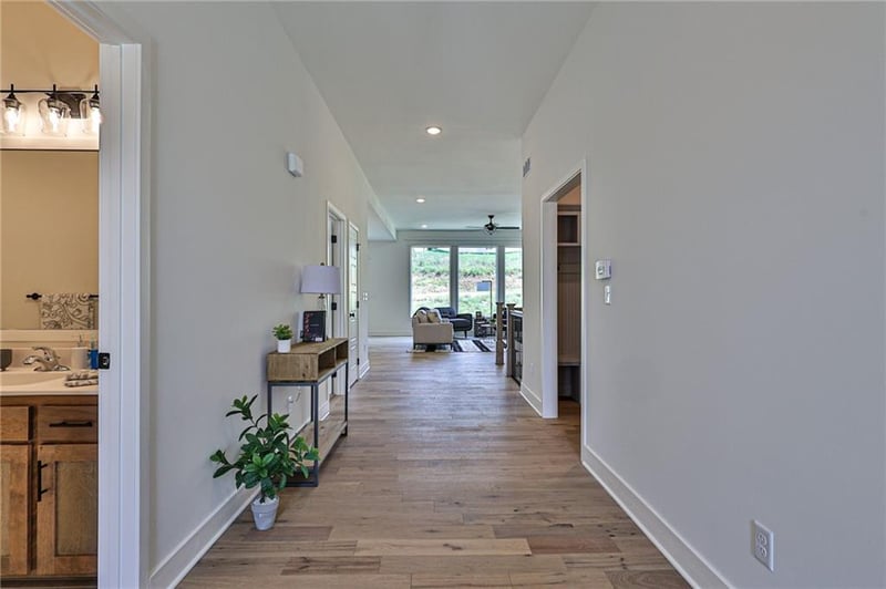 216 Chelmsford Dr, Blue Springs, MO 64014