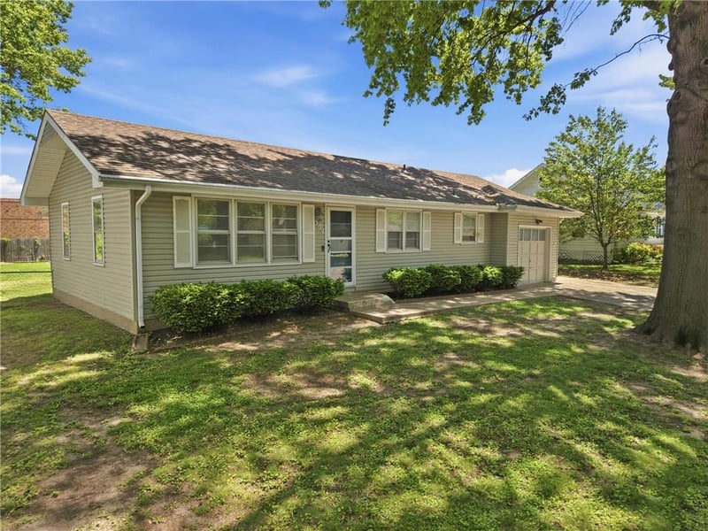 504 Curtis St, Olathe, KS 66061