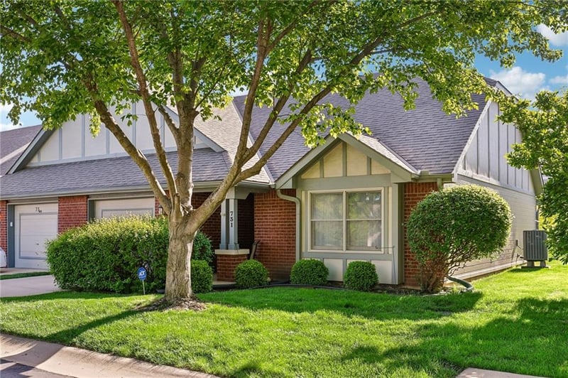 731 Somerset Ter, Olathe, KS 66062