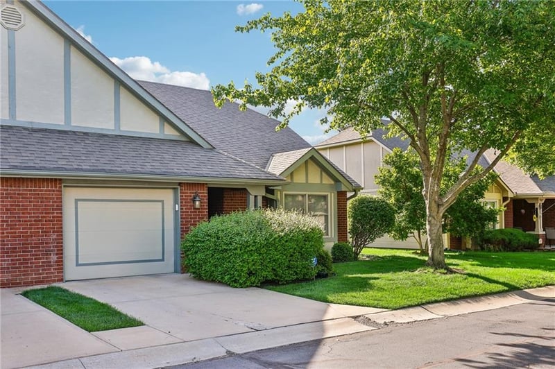 731 Somerset Ter, Olathe, KS 66062