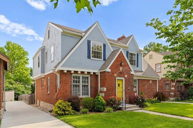 636 E 74th St, Kansas City, MO 64131