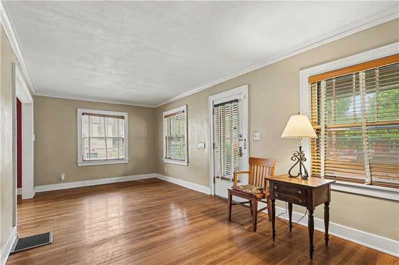 4100 Roanoke Rd, Kansas City, MO 64111