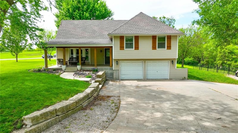 15410 NE 186th St, Holt, MO 64048
