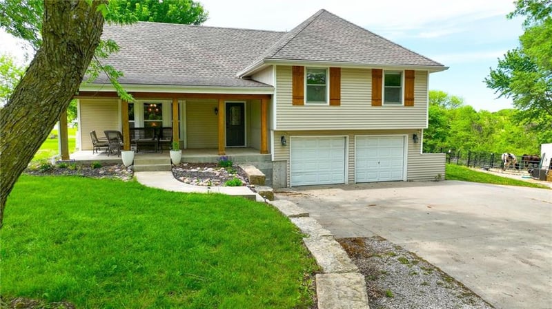 15410 NE 186th St, Holt, MO 64048