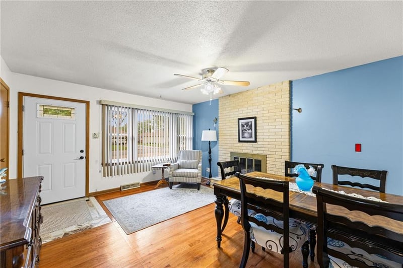 4733 Bond St, Shawnee, KS 66203