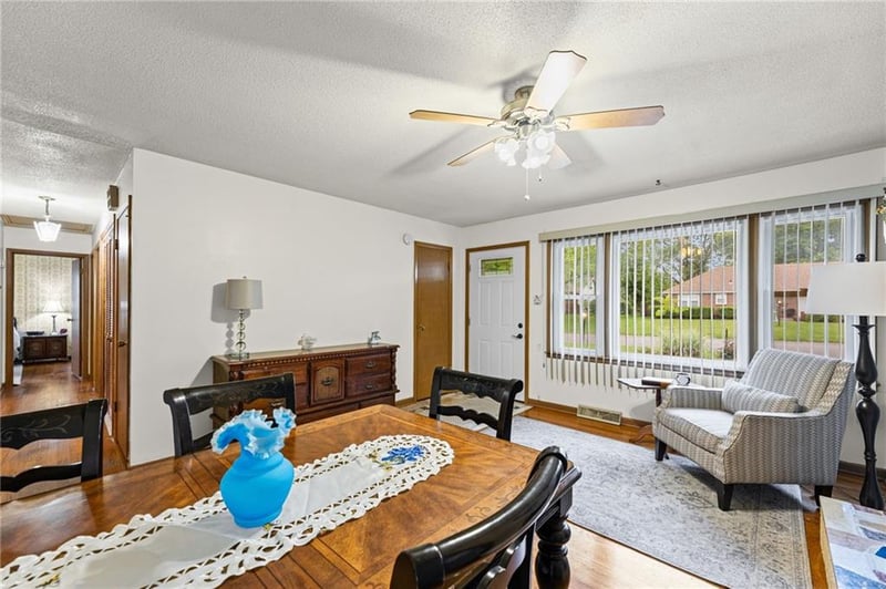 4733 Bond St, Shawnee, KS 66203
