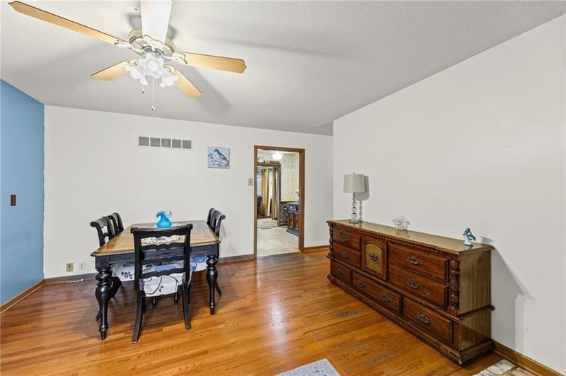 4733 Bond St, Shawnee, KS 66203