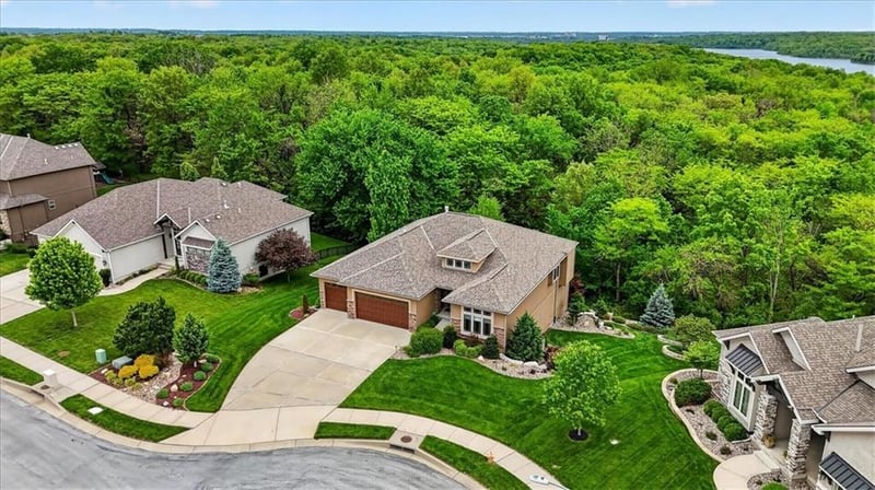 1928 NE Parks Summit Blvd, Lee's Summit, MO 64064