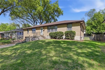 5037 N Michigan Ave, Kansas City, MO 64118