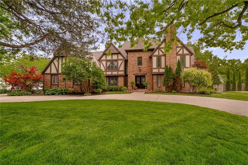 8525 Briar Ln, Prairie Village, KS 66207