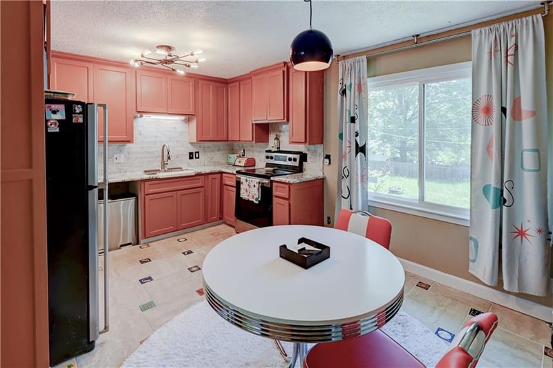 8201 110th St, Kansas City, MO 64134