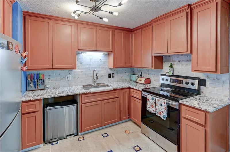 8201 110th St, Kansas City, MO 64134