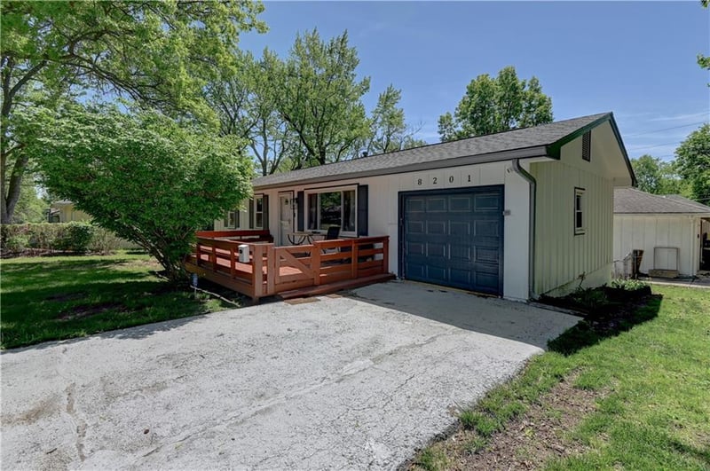 8201 110th St, Kansas City, MO 64134