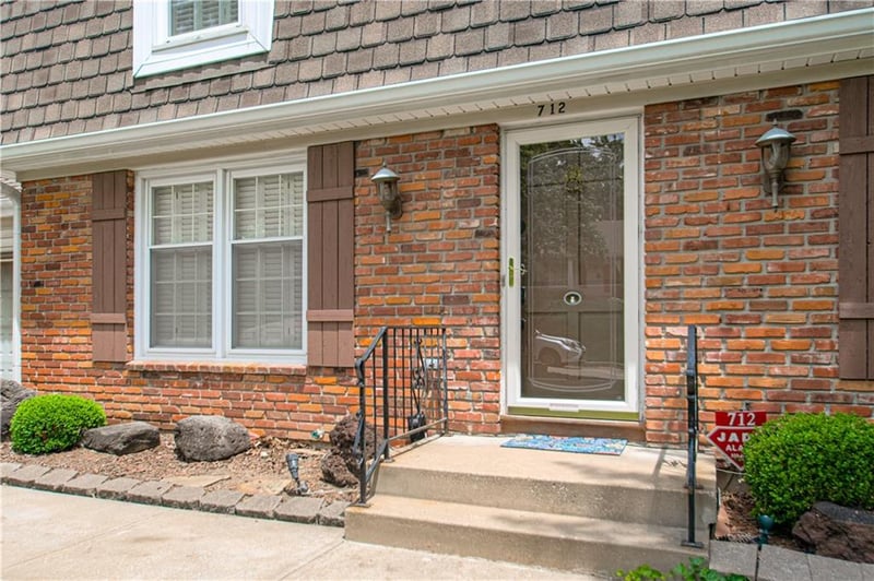 712 121st St, Kansas City, MO 64145