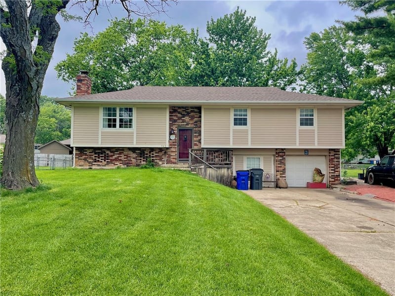 715 Sheridan Rd, Olathe, KS 66061