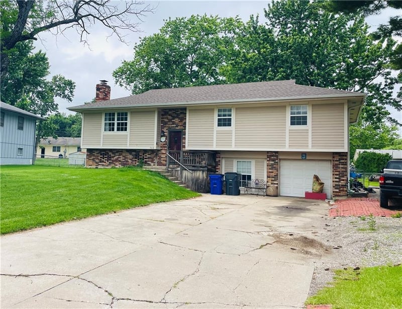 715 Sheridan Rd, Olathe, KS 66061