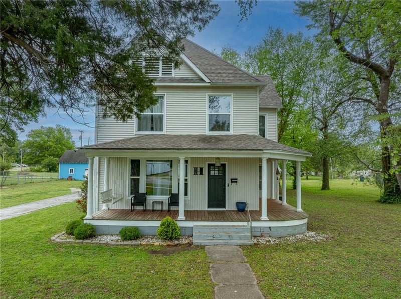 618 Maple St, Columbus, KS 66725