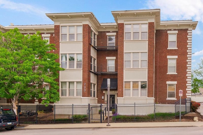 200 43rd St #306, Kansas City, MO 64111