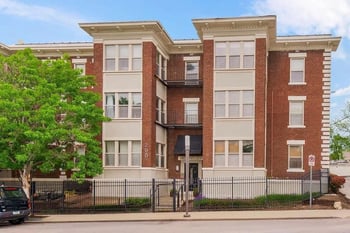 200 E 43rd St #306, Kansas City, MO 64111