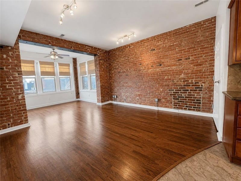 200 43rd St #306, Kansas City, MO 64111