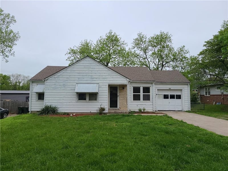 103 Grant Dr, Warrensburg, MO 64093